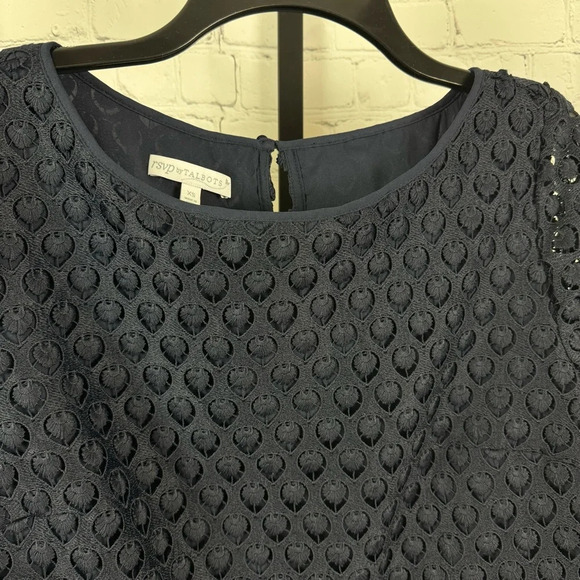 Talbots RSVP Navy Blue Eyelet Lace Bell Sleeve Top Blouse Size XS - Picture 3 of 9
